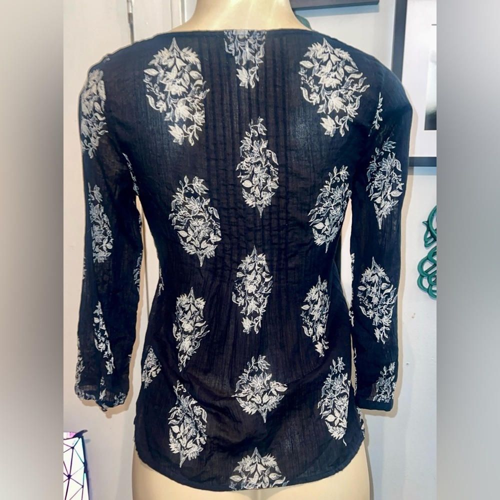 Lucky Brand Boho Gauze Blouse XS Navy Blue White Floral 100% Cotton Top - Picture 3 of 8